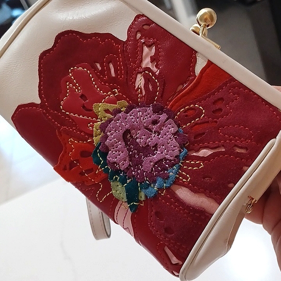 EXCELLENT CONDITION 2005 VINTAGE POPPY FOR PEACE  COACH KISSLOCK WRISTLET - Picture 8 of 17